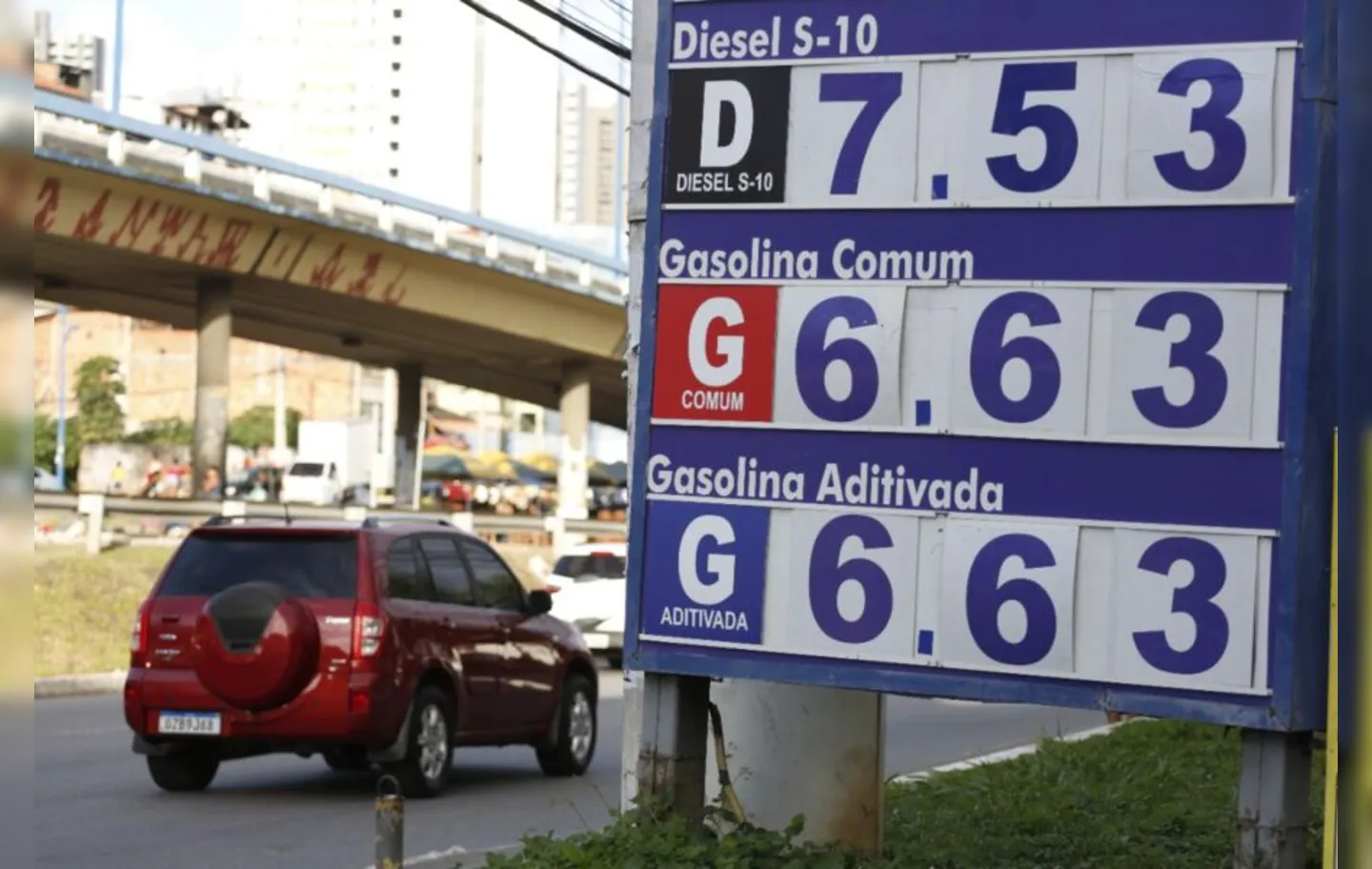 A expectativa de redução da gasolina é de R$ 1,65/litro, com preço na bomba entre R$ 6,35 a R$ 6,50