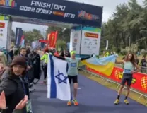 Imagem ilustrativa da imagem Atleta refugiada ucraniana vence a maratona de Jerusalém