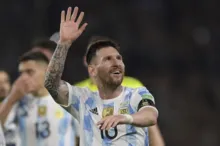 Imagem ilustrativa da imagem Com gol de Messi, Argentina vence Venezuela e segue invicta
