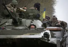 Imagem ilustrativa da imagem Carregamento de armas americanas chegam à fronteira ucraniana