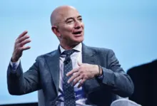 Imagem ilustrativa da imagem Ações da Amazon caem e Jeff Bezos perde US$ 13 bilhões em horas