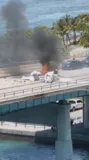 Imagem ilustrativa da imagem Avião bate em carro sobre ponte em Miami