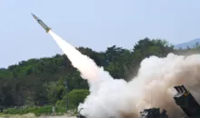 Imagem ilustrativa da imagem Coreia do Norte lança três mísseis após viagem de Biden à Ásia