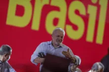 Imagem ilustrativa da imagem Lula lidera apostas de vitória em bolão do governo, diz coluna