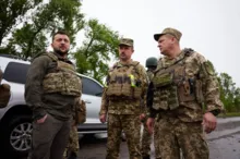 Imagem ilustrativa da imagem Zelensky visita leste ucraniano e demite autoridade de segurança