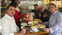 Imagem ilustrativa da imagem Queiroz diz "querer ver" não ter apoio da familia Bolsonaro