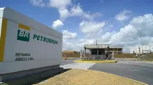 Imagem ilustrativa da imagem Petrobras retoma processos de venda de três refinarias