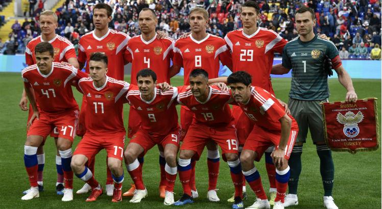 A Corte Arbitral do Esporte disse que a suspensão de todas as seleções e equipes russas das competições da Fifa permanecerá em vigor.