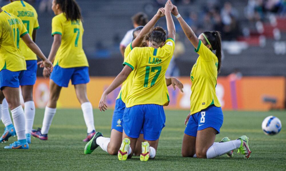 A seleção brasileira chega ao último compromisso do quadrangular final da competição empatada em número de pontos com as colombianas