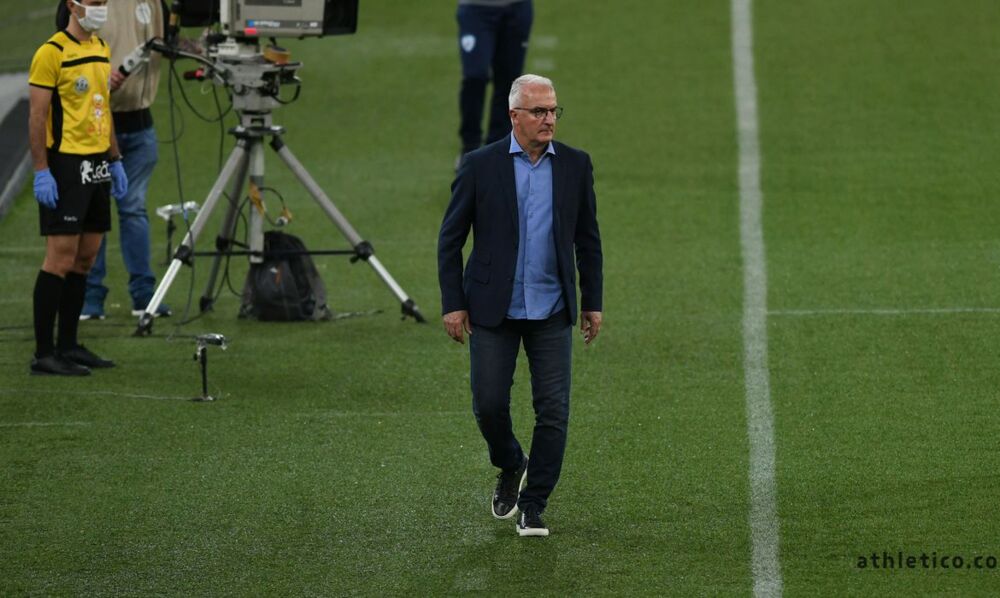 O treinador teve como último trabalho o Athletico-PR