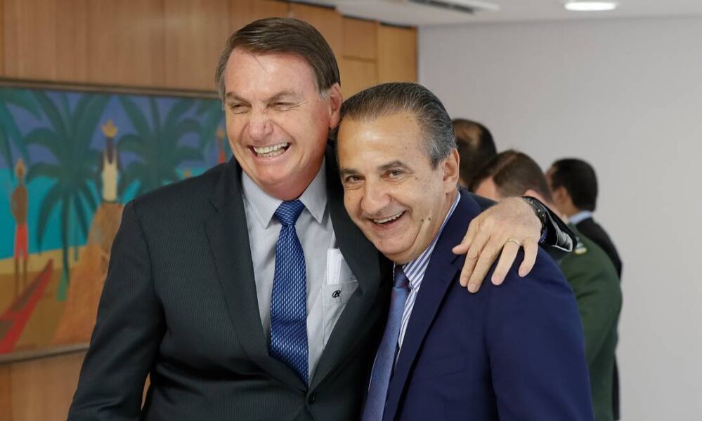 “Eu não posso colocar a mão no fogo nem por filho meu. Já disse para você: eu não tenho atributos da onisciência e onipresença. Mas eu acredito no presidente", disse Silas Malafaia
