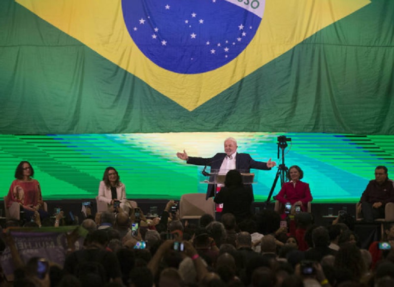 Conexão com grandes públicos da sociedade brasileira tem sido marca na carreira política do ex-presidente
