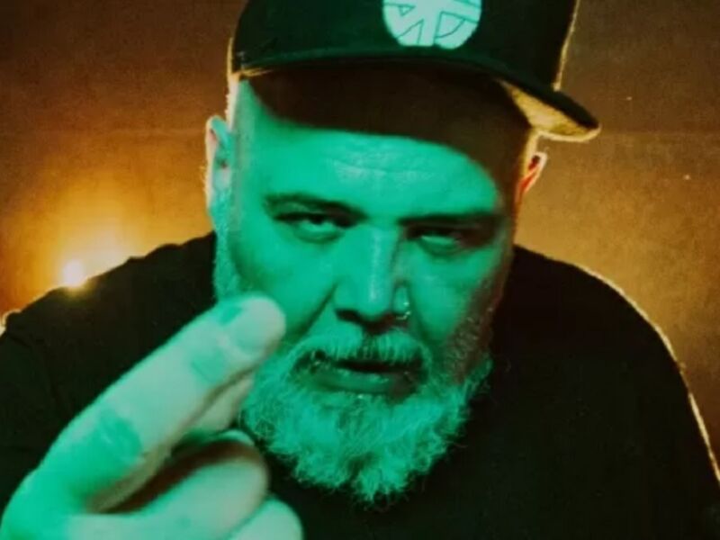 No novo álbum, João Gordo canta uma música contra o presidente Bolsonaro