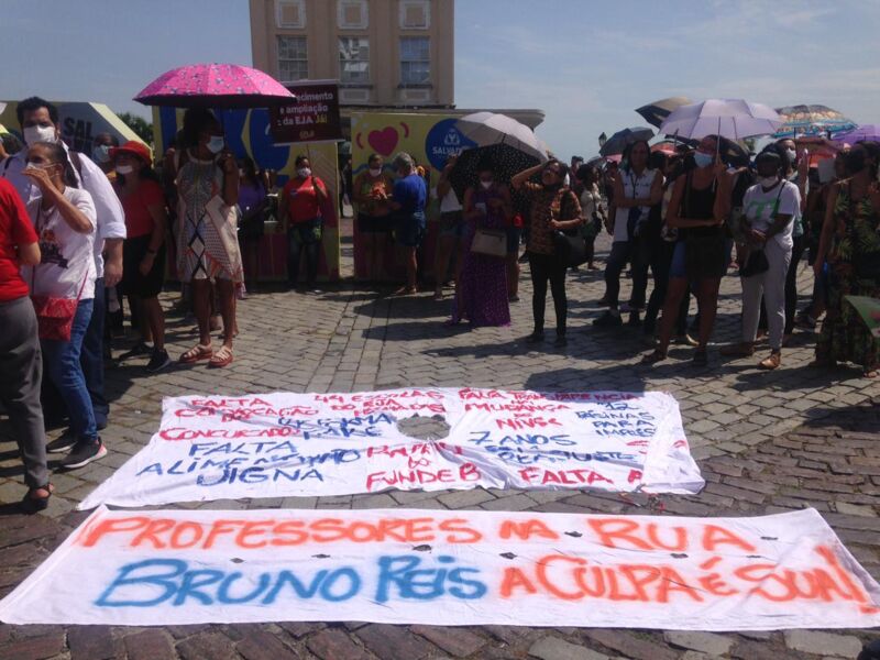 Assembleia Geral aconteceu na Praça Municipal, em frente à Prefeitura