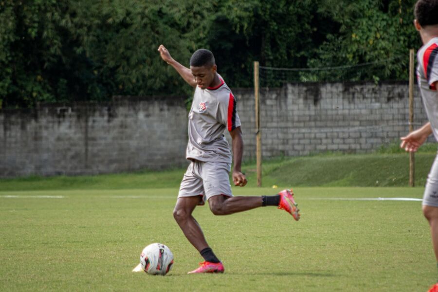 Soares comandou um treino tático para os jogadores reservas