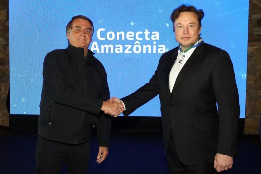 Bolsonaro divulgou nas redes foto de aperto de mão em Elon Musk