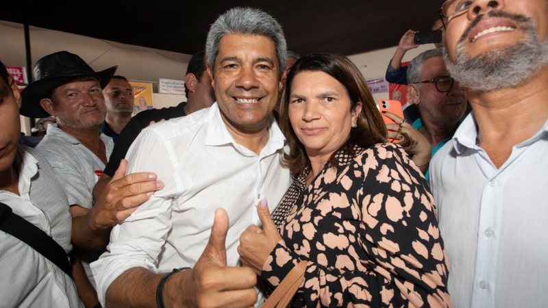 Jerônimo Rodrigues (PT) e Braulina (Republicanos) durante evento no último dia 15, em Guanambi