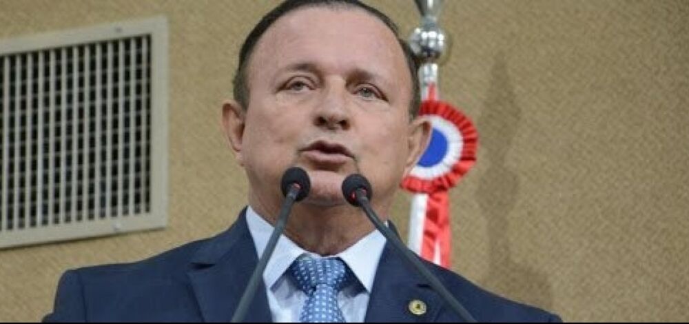 Para Adolfo Menezes (PSD), o que mais importa é a discussão a respeito das questões do Estado e lamentou o ataque ao governador