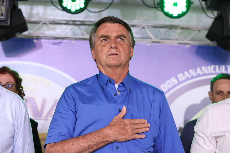 Nas pesquisas, Bolsonaro aparece atrás de Lula, na segunda posição