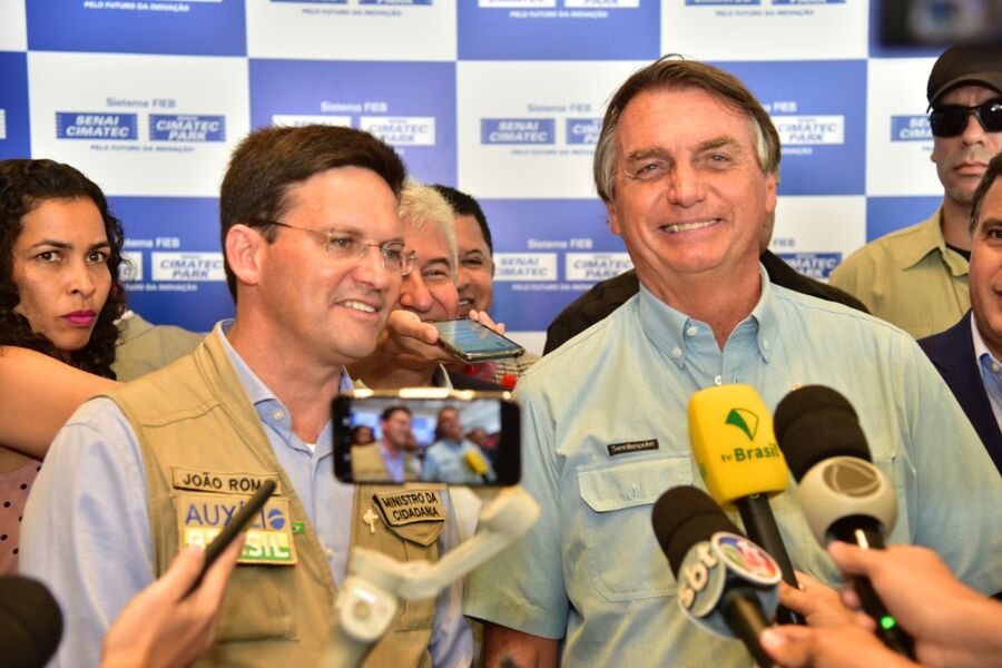 Deputado federal João Roma ao lado do presidente Jair Bolsonaro