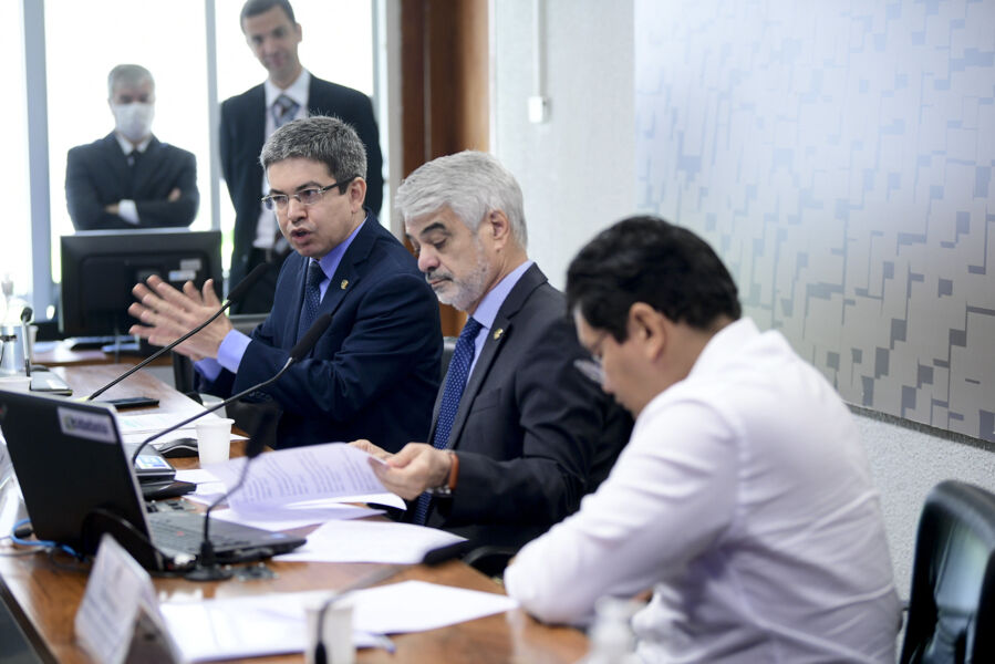 Senadores Randolfe Rodrigues e Humberto Costa defendem a instalação de CPI