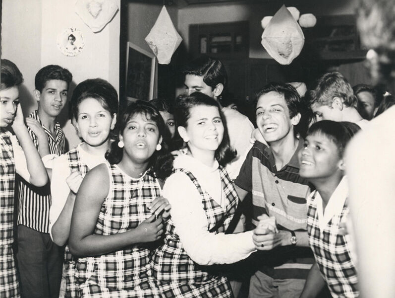 Celebração em ambiente familiar era uma marca da festa também na capital. Data: 23/6/1966.