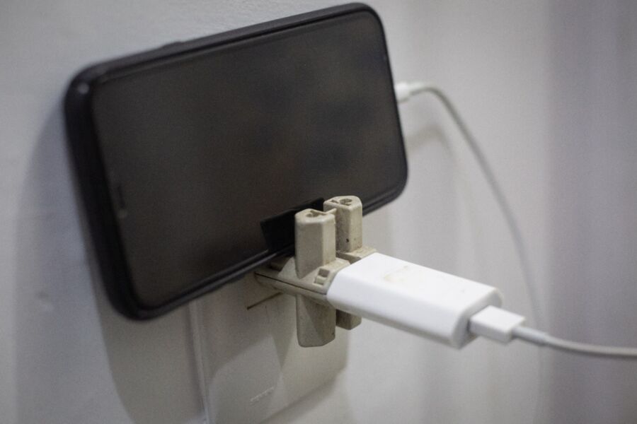 Não é indicado usar o aparelho enquanto ele estiver sendo recarregado na tomada