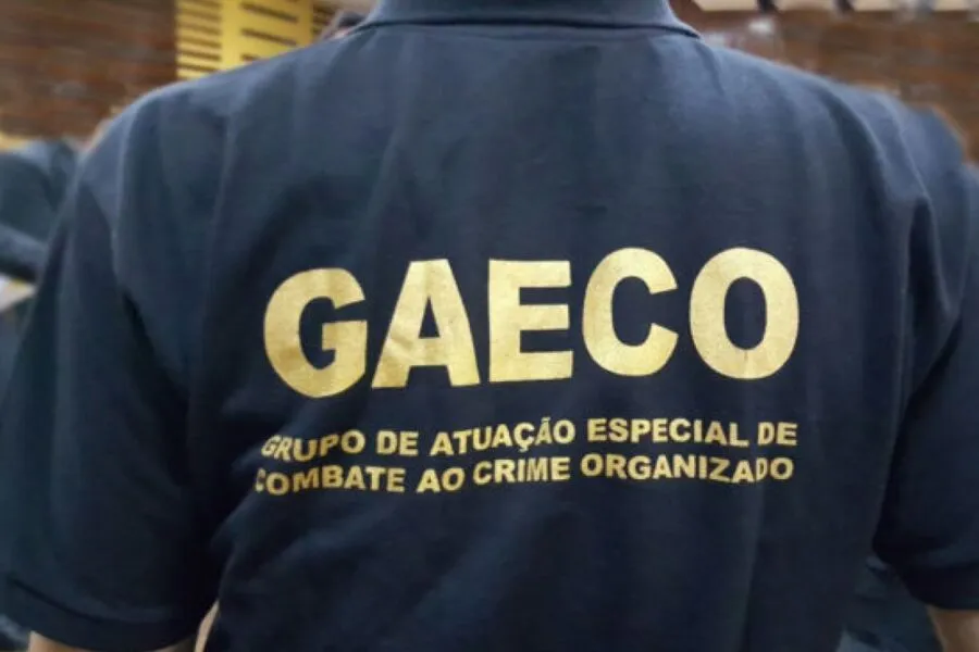 A prisão foi determinada pela Justiça em fevereiro, atendendo a uma denúncia do Ministério Público estadual, por meio do Grupo Especial de Combate ao Crime Organizado (Gaeco)