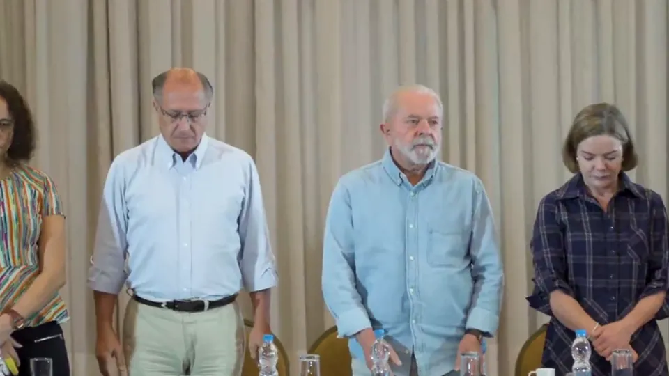 Alckmin, Lula e a presidente do PT, Gleisi Hoffman, prestaram homenagem a Marcelo Arruda com u