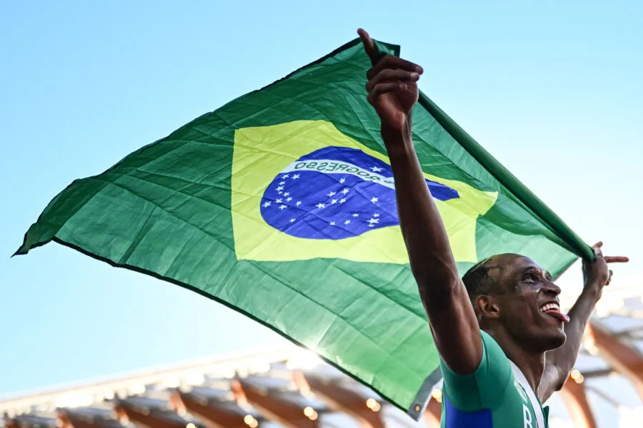 Alison dos Santos se tornou uma nova lenda do atletismo brasileiro, 
e ainda pode fazer mais