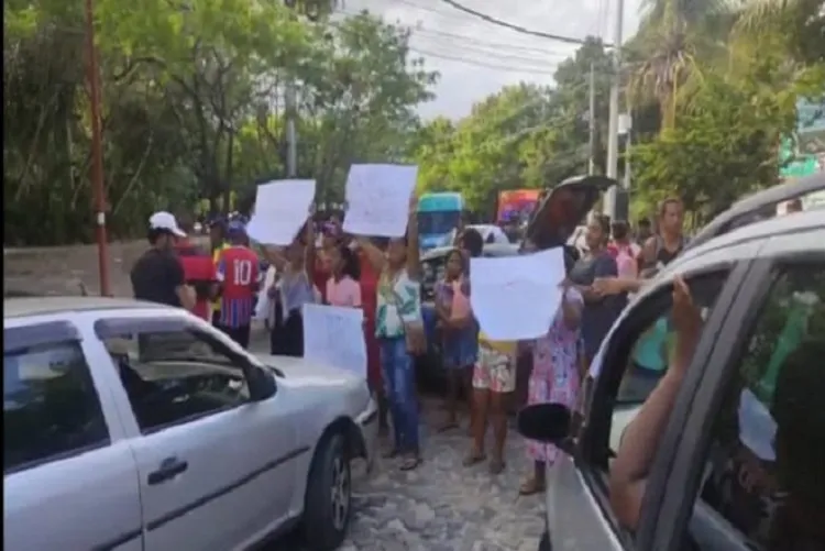 Moradores pediram presença do prefeito João Gualberto (PSDB) ao local