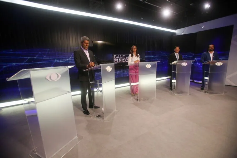 Com ausência de Neto, candidatos debateram sobretudo a segurança pública no estado