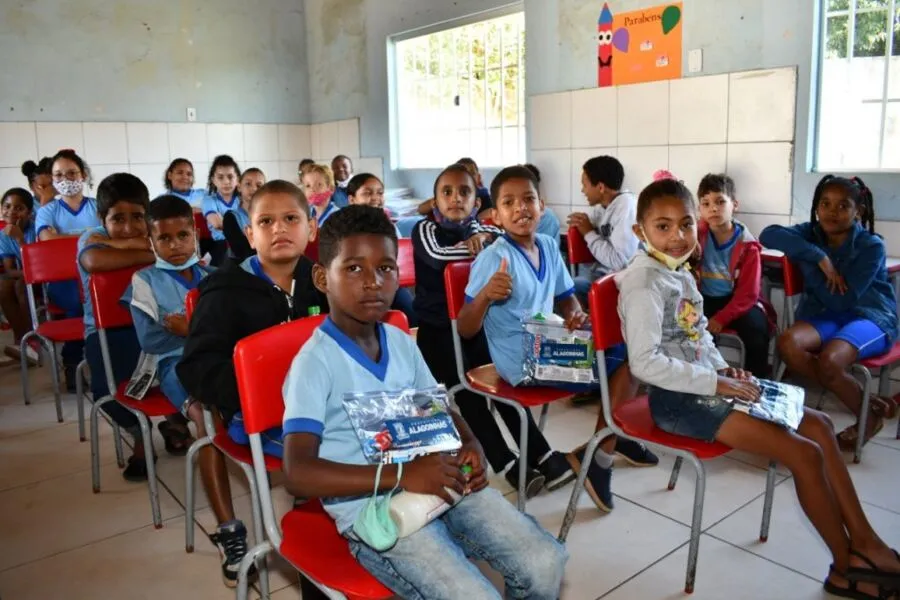 Entregas foram iniciadas pela Escola Municipal Thomé de Souza, Creche Girassol e Escola Municipal Alagoinhas IV