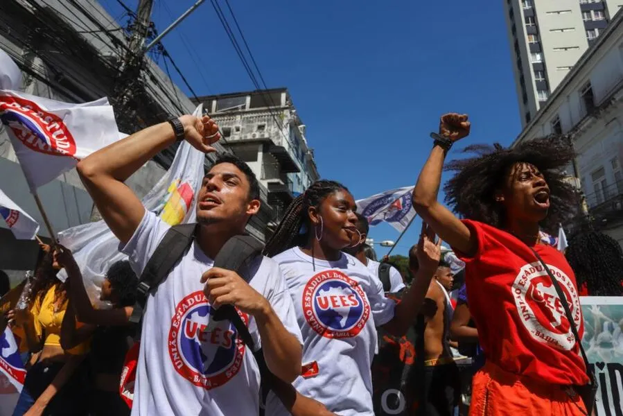 Ato pró-democracia em Salvador: a gritaria é nacional