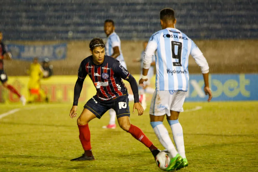 Matheus Davó marcou para o Bahia, mas viu Gabriel Santos encontrar as redes no apagar das luzes