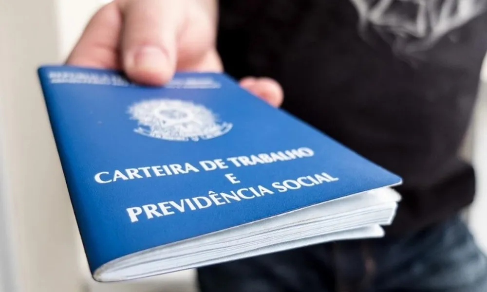 O atendimento está sendo realizado de forma híbrida: presencialmente e remotamente, via WhatsApp