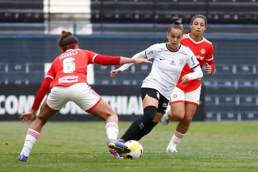 Inter e Corinthians fazem primeiro jogo da final do Brasileirão