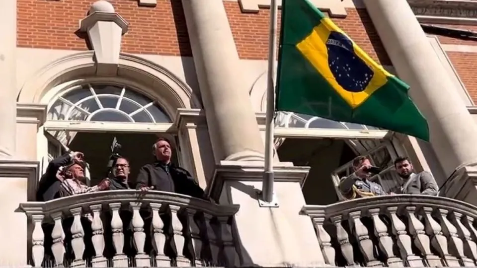 Bolsonaro em Londres: discurso eleitoral e