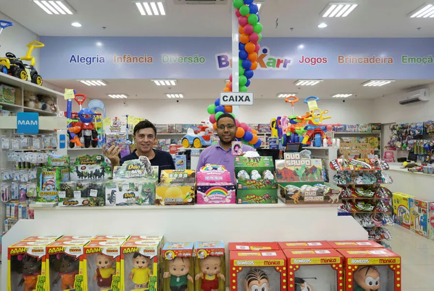 Lucas e Augusto esperam um crescimento de até 40% nas vendas da loja de brinquedos Brinkarr