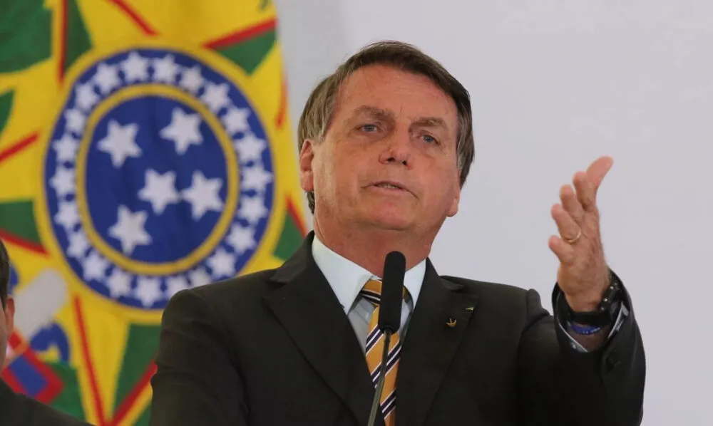 "Geralmente, vota em quem tá ganhando", opina Bolsonaro sobre comportamento do eleitor