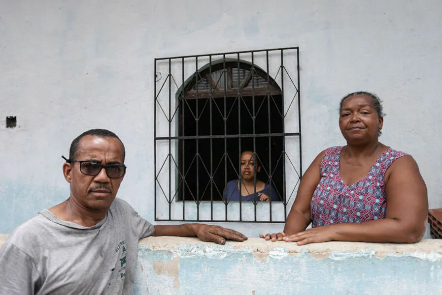 Pastor leva dois cubanos a receberem Jesus usando o Google