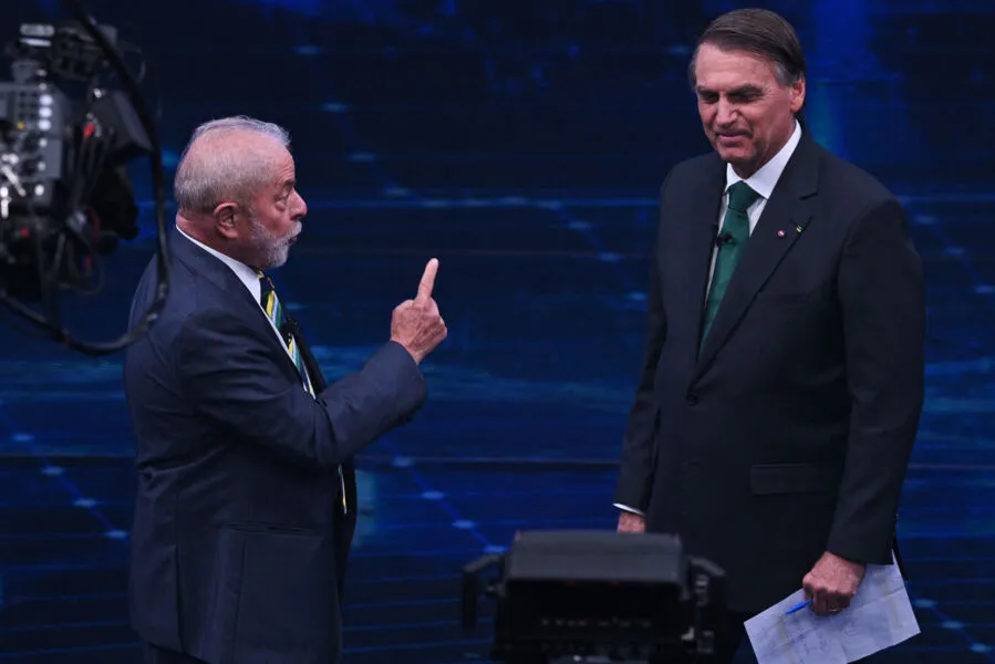Lula e Bolsonaro ficaram frente e passaram o debate e atacando mutuamente