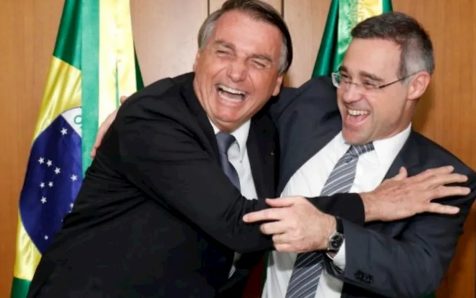 De acordo com Bolsonaro, o representante “terrivelmente evangélico” é “um guerreiro” na defesa das pautas religiosas na Corte