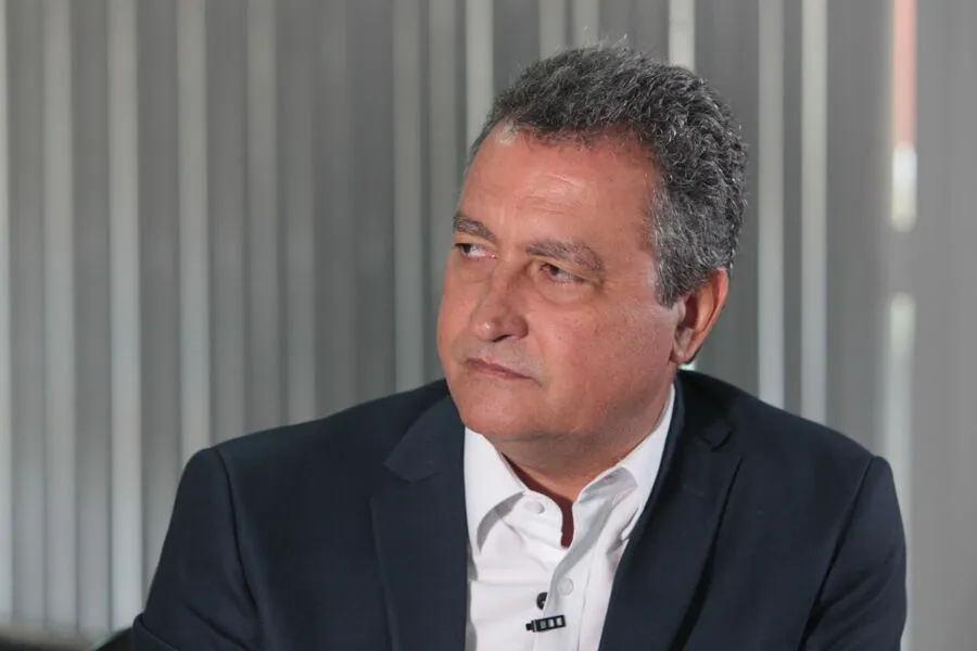Governador diz que não concordou em "fazer direcionamento de licitação de obras"