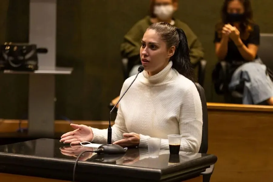 Defesa de Monique Medeiros pede que ela volte à prisão domiciliar. Justiça concedeu cela individual