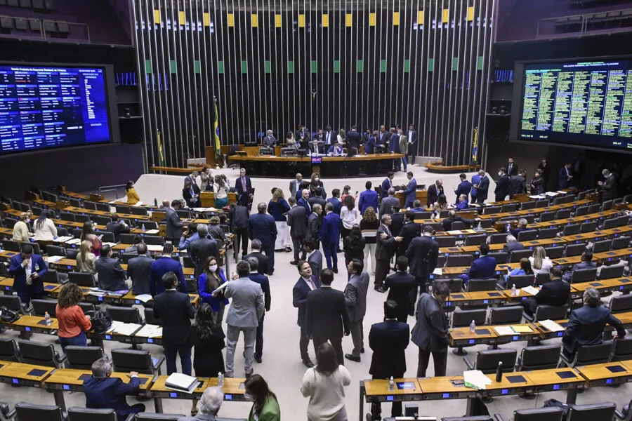 As proposições previstas na PEC dos Auxílios têm caráter temporário e limitado ao exercício deste ano, se encerrando em dezembro