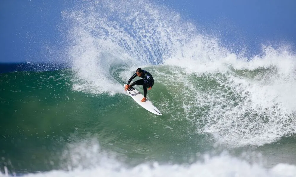 Quem também se destacou na primeira fase foi Samuel Pupo, que nunca havia competido nas direitas geladas de Jeffreys Bay