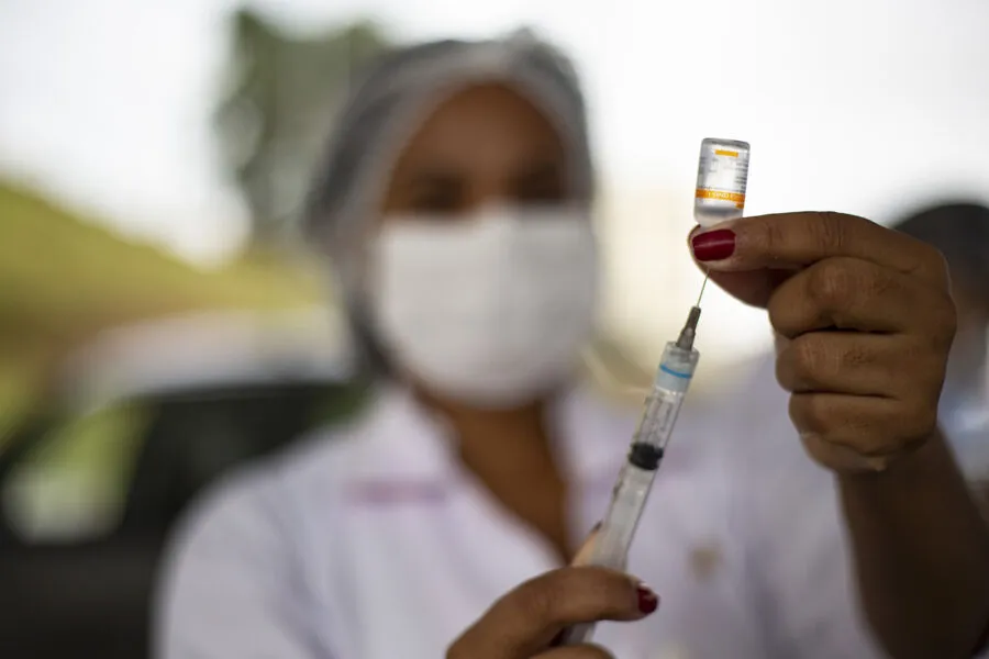 4ª dose será aplicada em pessoas com 40 anos ou mais que receberam a 3ª dose até 17 de março