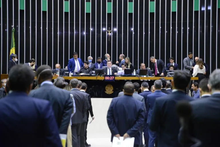 Senadores e deputados realizaram sessão conjunta nesta quinta-feira, 14