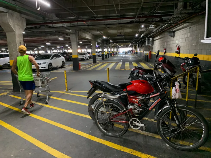 Garagem do mercado: cliente lesado exige ressarcimento
